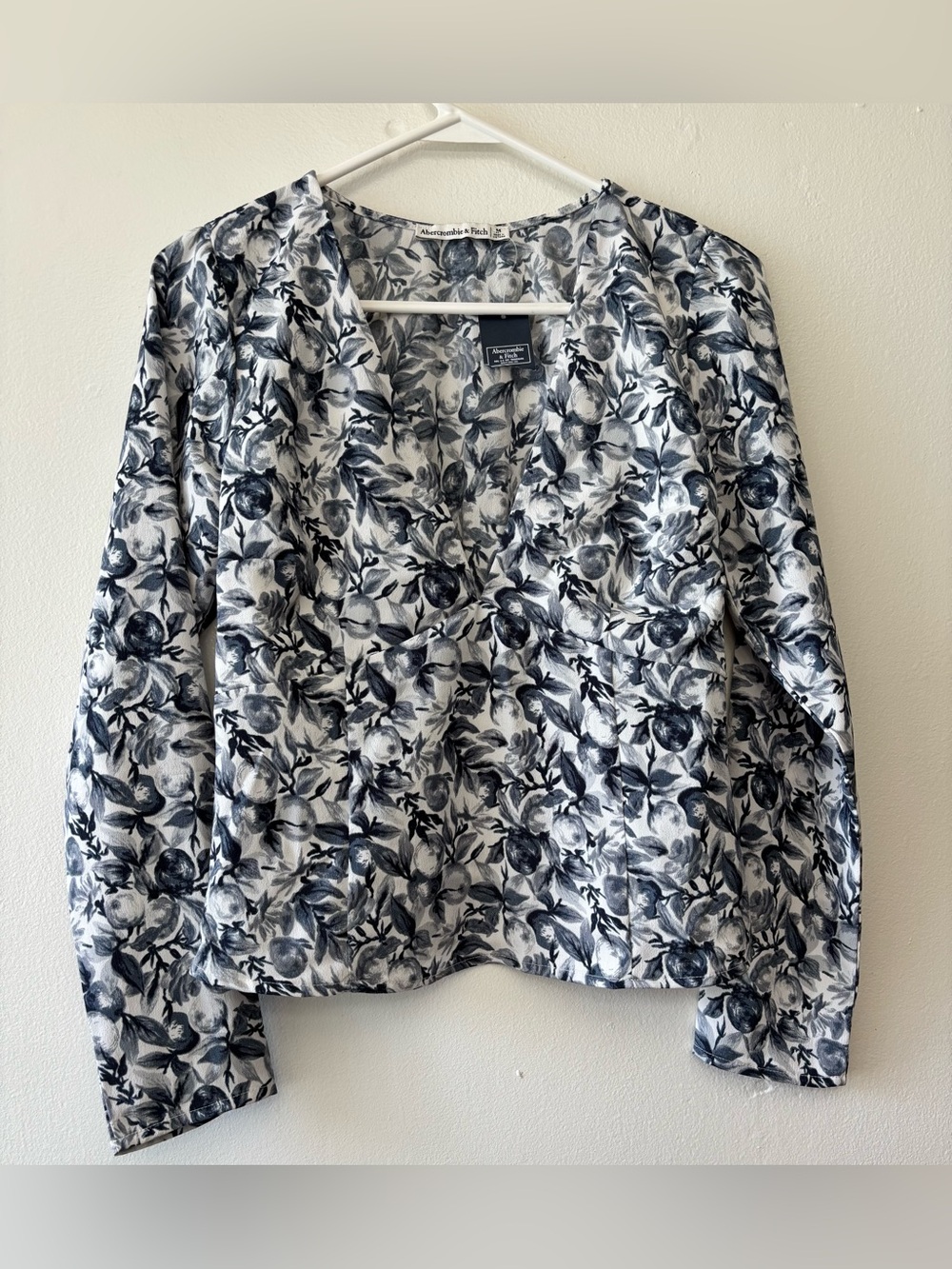 NWT Abercrombie & Fitch Mediterranean Fruit Print Puff Sleeve Blouse Medium